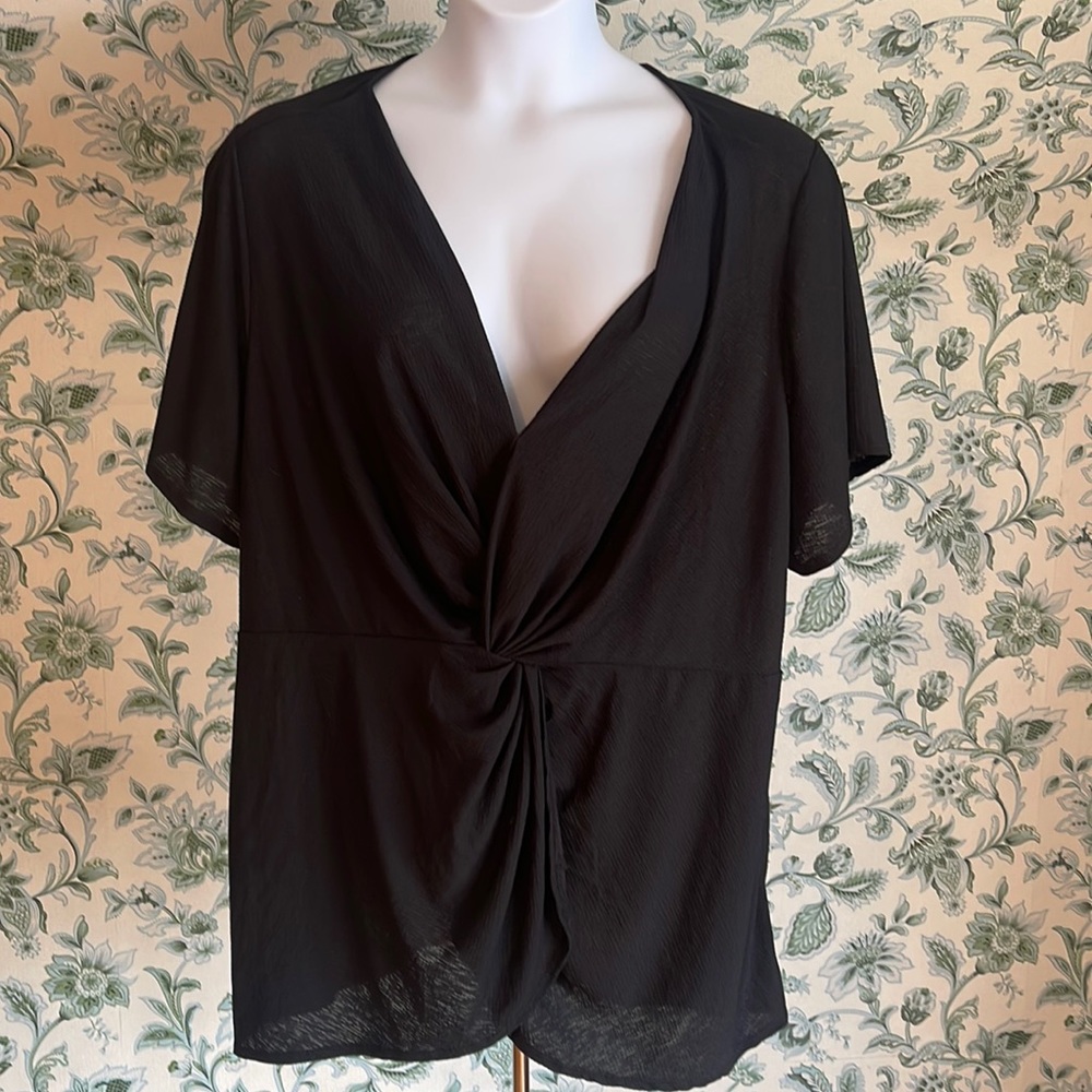 Torrid Black Twist Front Top - Sz 4 new with tags!